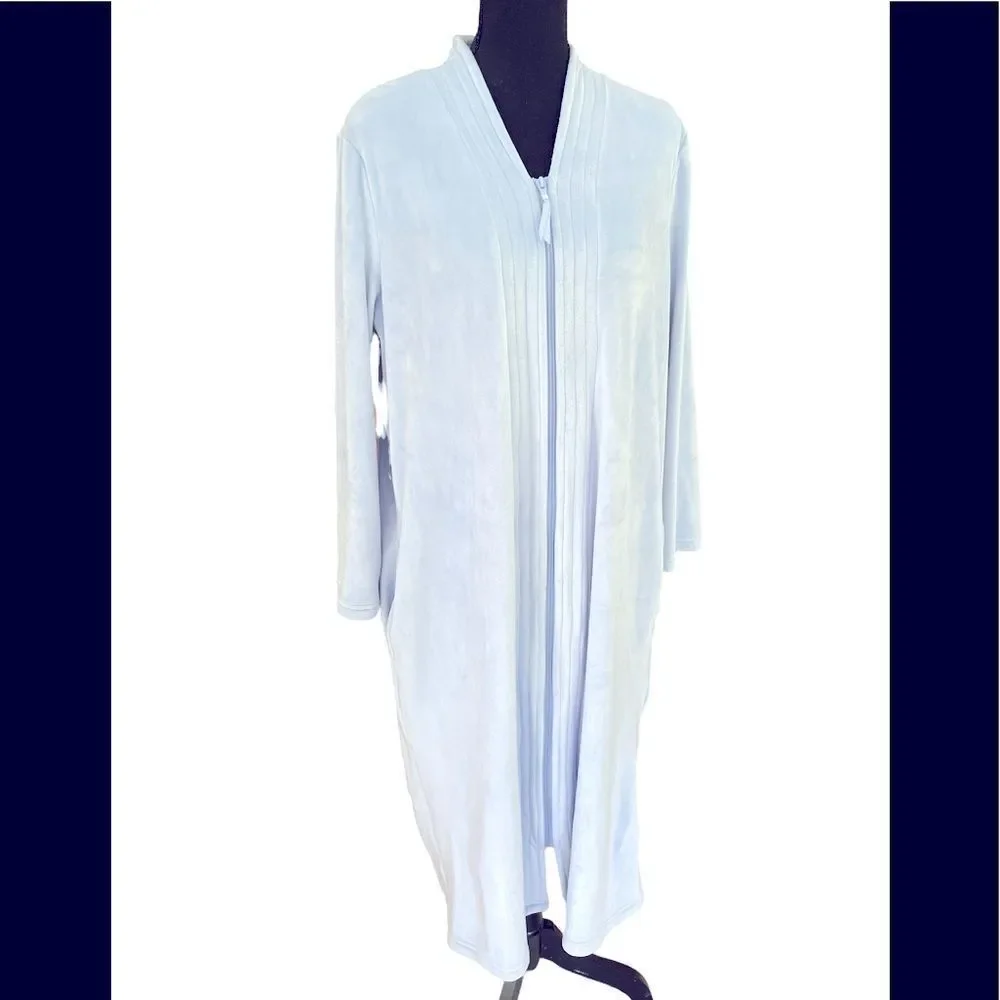 Adonna zip front long sleeved baby blue velour robe, size L